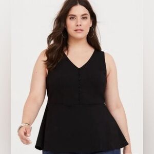 (NWOT) Torrid Black Sleeveless Peplum  Top, Zippered Back, 6 Faux Button, 0X